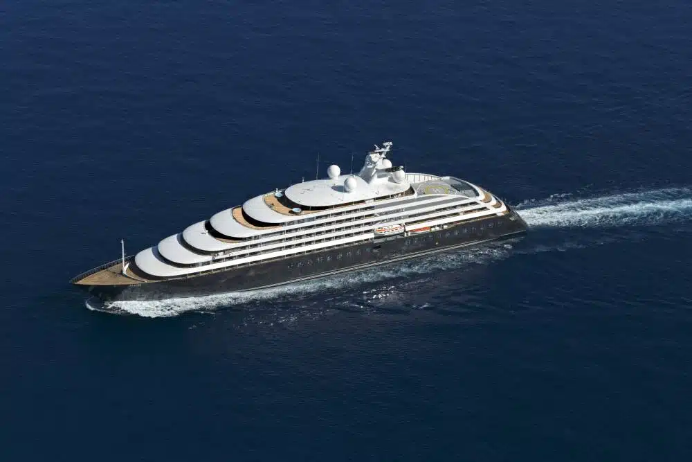 LScenic Eclipse_auf dem offenen Ocean_luxus Yacht Kreuzfahrt