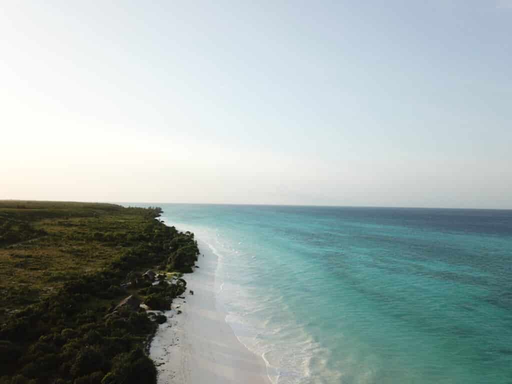 Luxusreise in Afrika: Azurblaues Meer in Tansania