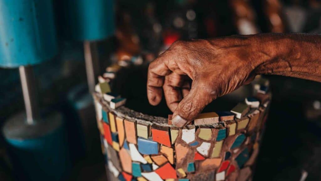In Bel Ombre, Mauritius, verwandeln talentierte Handwerker Abfall in beeindruckende Kunst