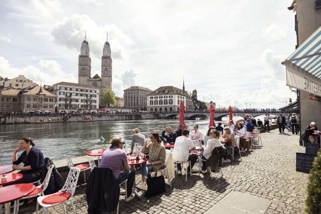 Blick Richtung Limmat und Grossmünster in Zürich