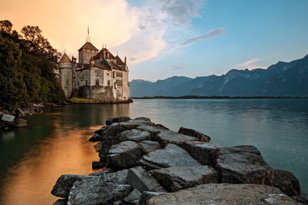 Abendstimmung über Schloss Chillon. Reiseziele Schweiz