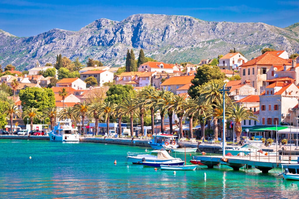 Blick auf die kroatische Stadt Cavtat