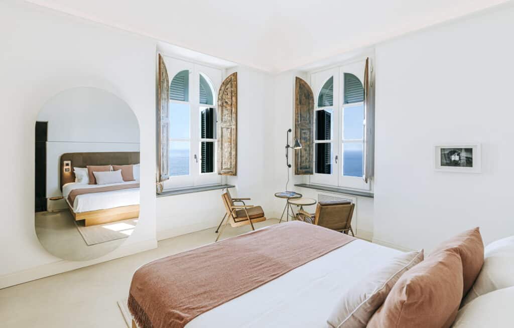 Leuchtturm Punta Imperatore Zimmer mit Blick aufs Meer