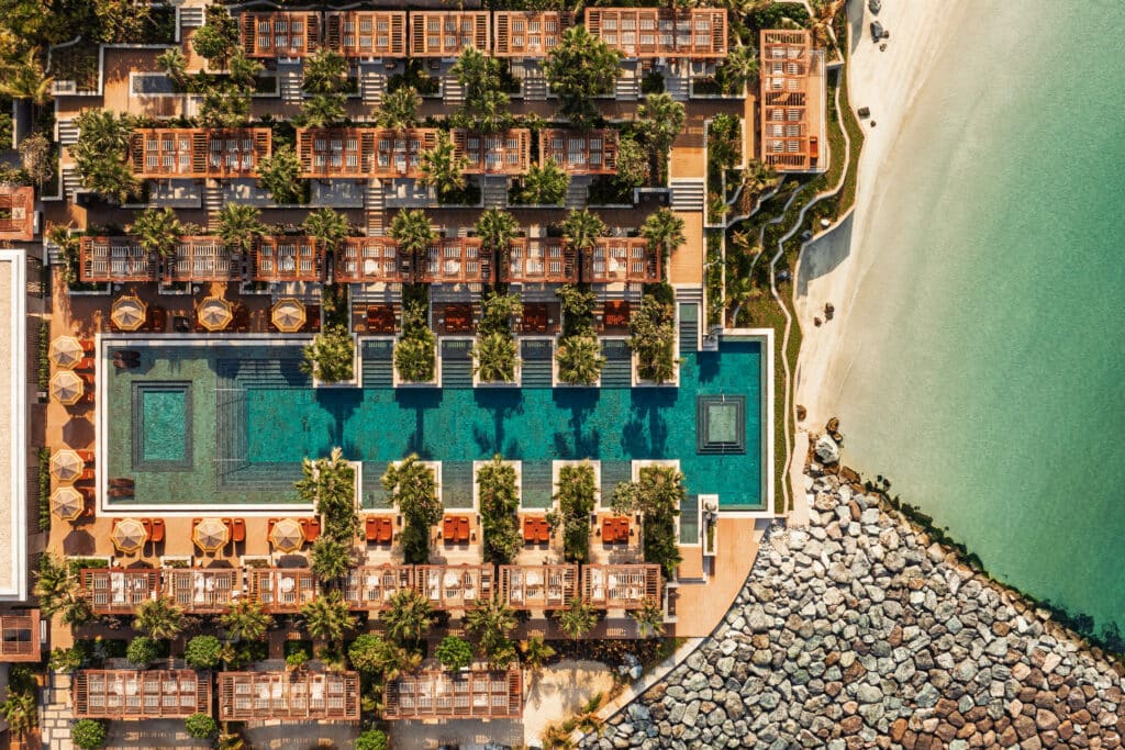 Jumeirah Marsa Al Arab Dubai Luxushotel mit Superyacht-Design am Arabischen Golf, Außenansicht Pool