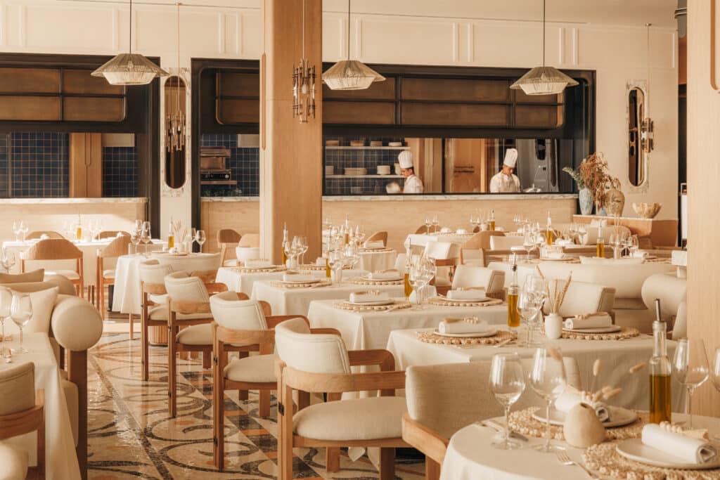 Jumeirah Marsa Al Arab Dubai Luxushotel mit Superyacht-Design am Arabischen Golf, Innenansicht