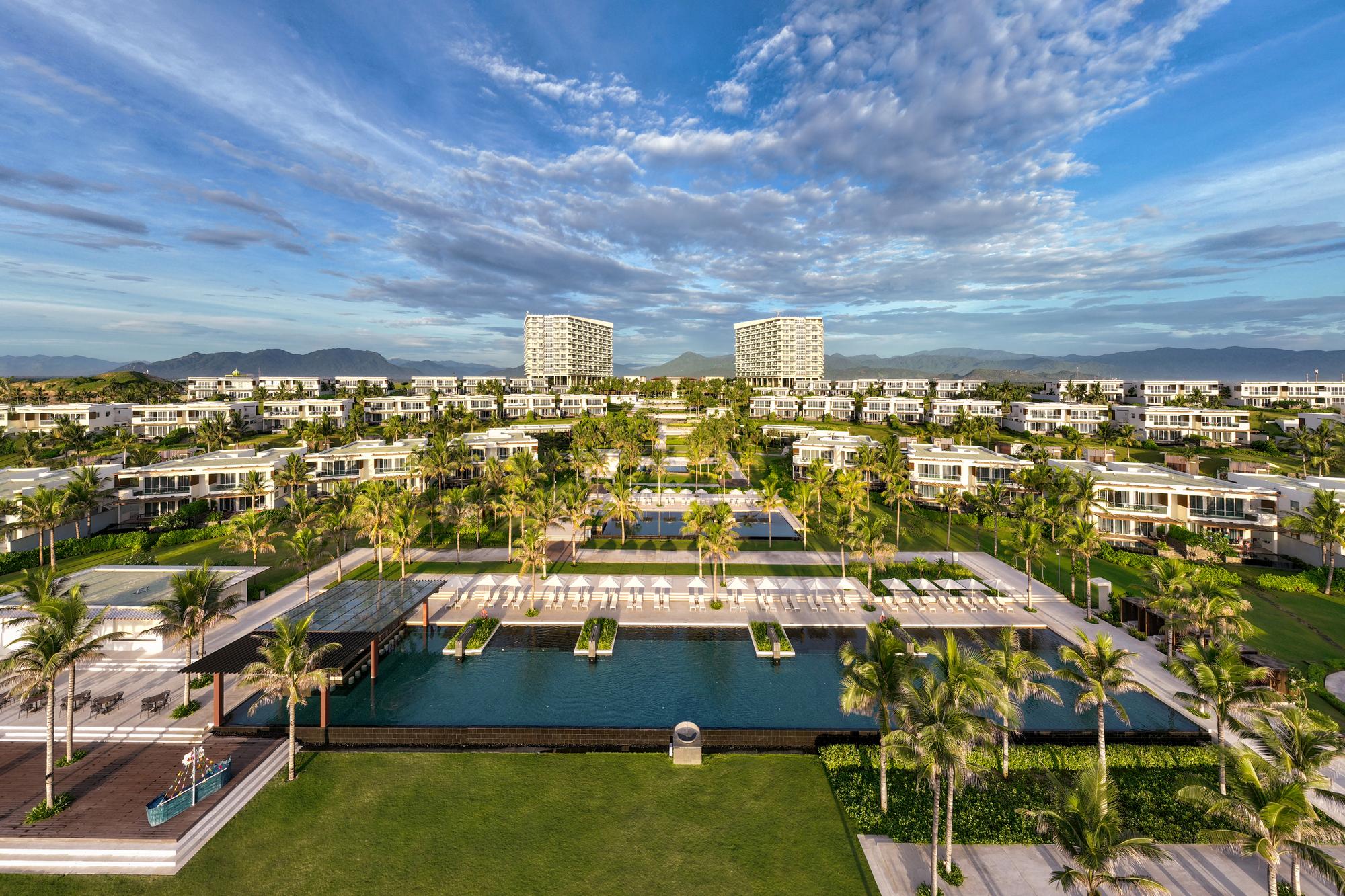 Die symmetrische Architektur des Alma Resort Cam Ranh verdeutlicht den gestalterischen Wandel der vietnamesischen Luxushotellerie (Quelle: zvg).