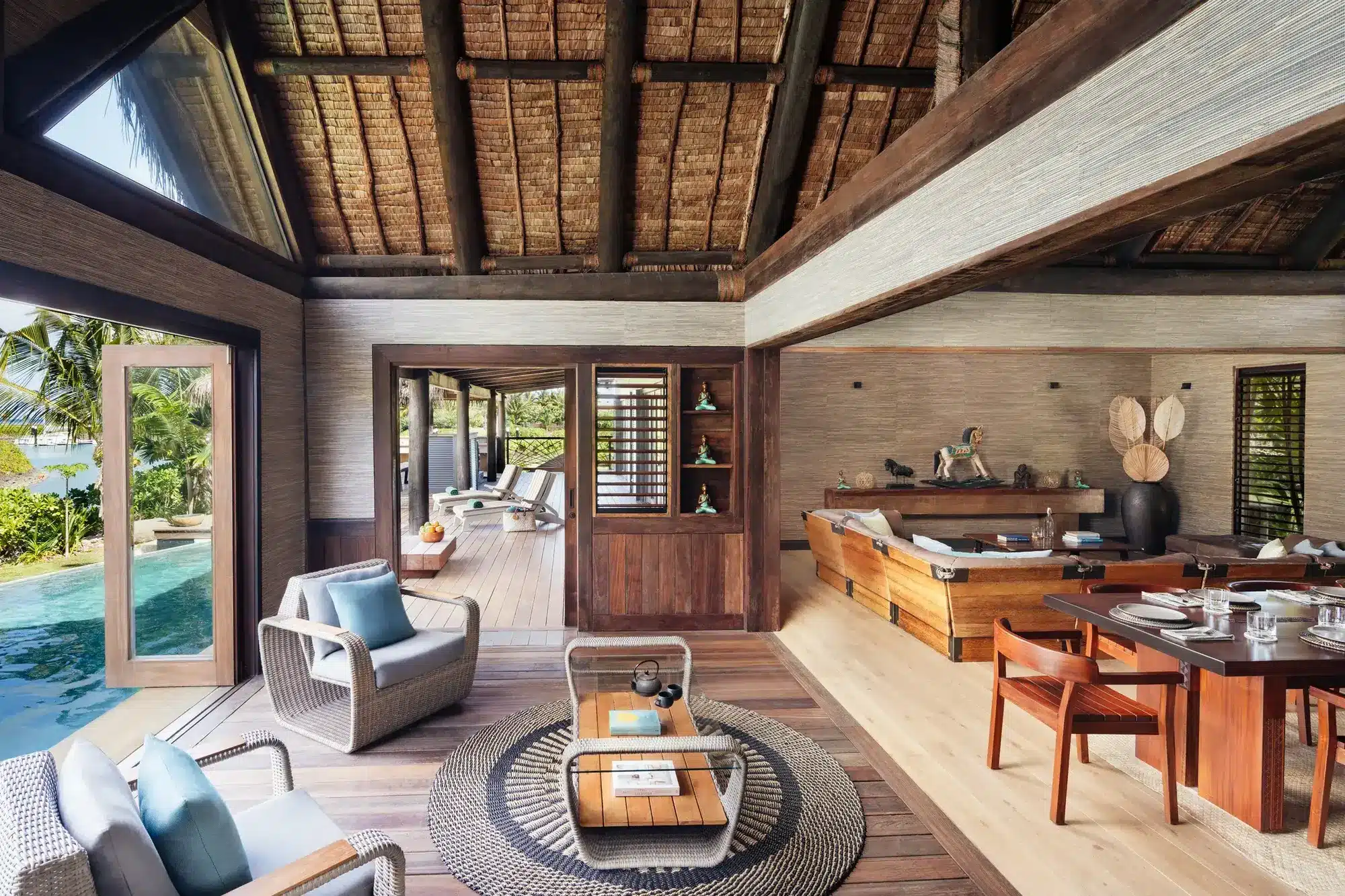 Six Senses Fiji: Neue Privatresidenzen im Mamanuca-Archipel Traditionelle fidschianische Handwerkskunst und nachhaltige Materialien prägen das grosszügige Interieur der neuen Residence 51 am Mamanuca Archipel.