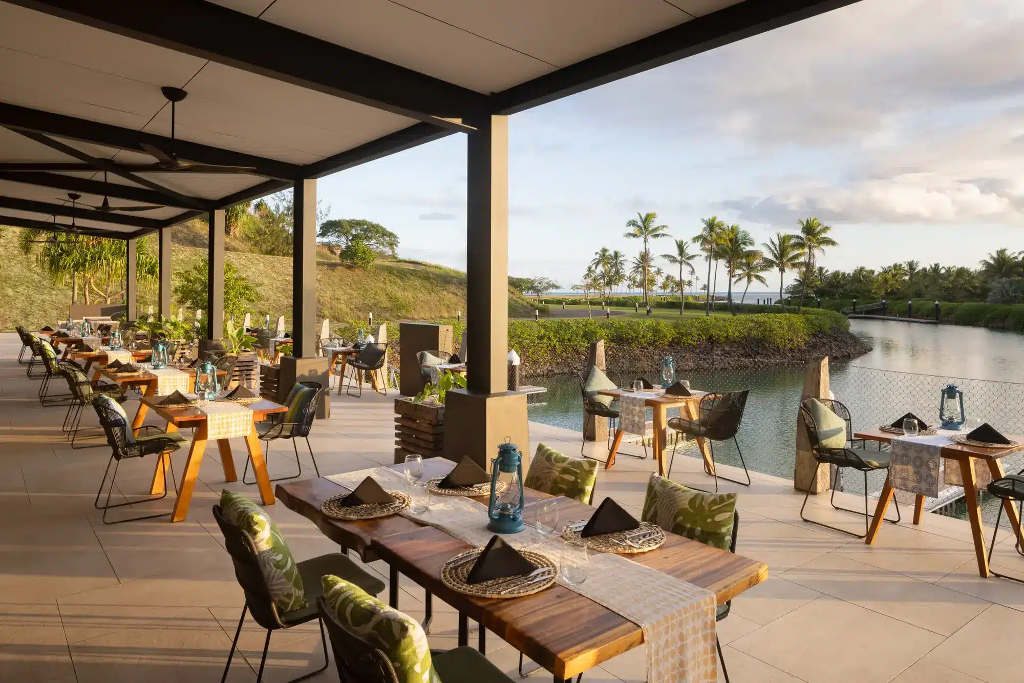 Six Senses Fiji: Neue Privatresidenzen im Mamanuca-Archipel Privatsphäre im Mamanuca Archipel: Die Terrasse der Residence 51 blickt direkt auf die Marina und den privaten Strandabschnitt.