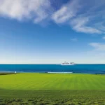 Golf & Cruise Hapag-Lloyd: Auf den Routen der EUROPA 2 schlagen Passagiere an Küstenplätzen ab, die oft nur über den Seeweg erreichbar sind. (Quelle: Hapag-Lloyd Cruises)