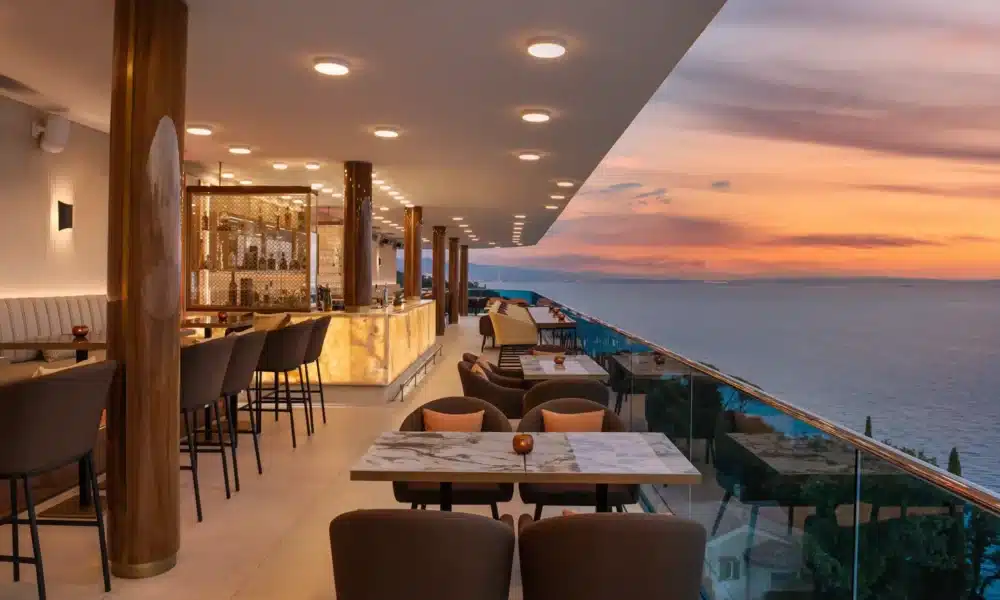 Wenn die Sonne über der Adria versinkt, verwandelt sich die Terrasse des Hilton Rijeka in eine Sternestunde (Quelle: zvg).