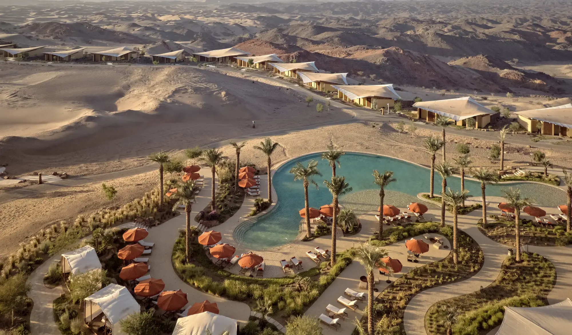 The Red Sea Resorts: 3 Poolwelten zwischen Wüste, Bergen und Meer Six Senses Southern Dunes der The Red Sea Resorts mit solarbetriebenen Villen in den Dünen