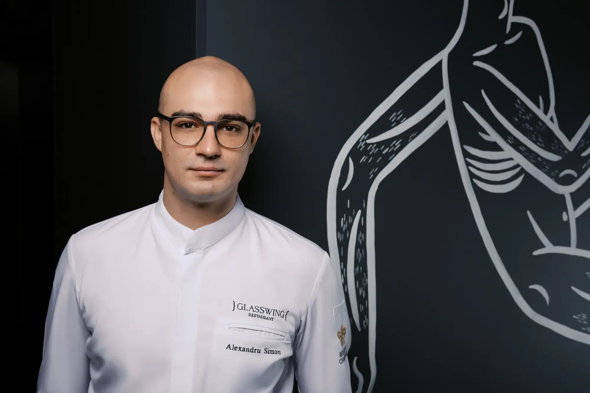 Glasswing Restaurant Wien: Sommelier Max Populorum unter den Top 20 Österreichs Executive Chef Alexandru Simon verantwortet die kulinarische Linie des Glasswing, das seit 2026 einen Michelin Stern trägt. (Quelle: The Amauris Vienna)
