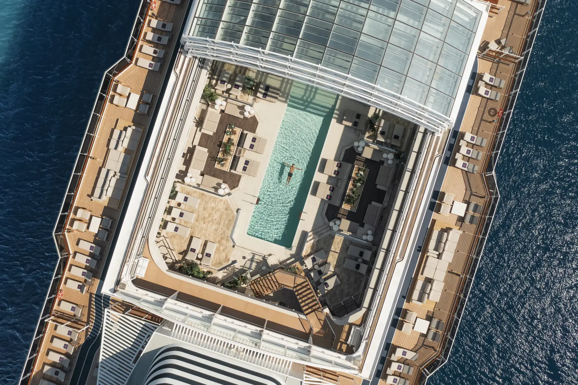 Hilton Honors und Explora Journeys: Neue Prämien für Luxus-Ozeanreisen Hilton Honors Explora Journeys, Diamond Mitglieder erhalten auf den eleganten Decks der Flotte zusätzliche Gutschriften für Erlebnisse an Bord. (Quelle: Explora Journeys)