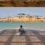 Die Wellness Route führt Gäste durch Räume der Achtsamkeit inmitten der unberührten Küstenlandschaft am Roten Meer. (Quelle: Six Senses AMAALA)