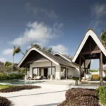 Grosszügige Strandresidenzen im South Malé Atoll: Das Ultra-Luxusresort Don Maaga eröffnet im Frühjahr 2027. (Quelle: SIX & SIX PRIVATE ISLANDS)