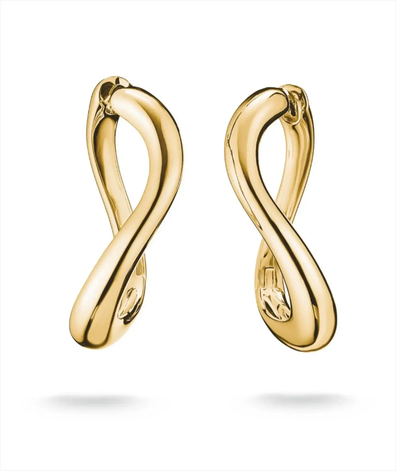 Thomas Sabo Weihnachtskollektion: Midnight Sky, Fluid Elegance und Rebel Steel Wellenförmige Creolen in Goldoptik aus der Linie Fluid Elegance (Quelle: zvg)