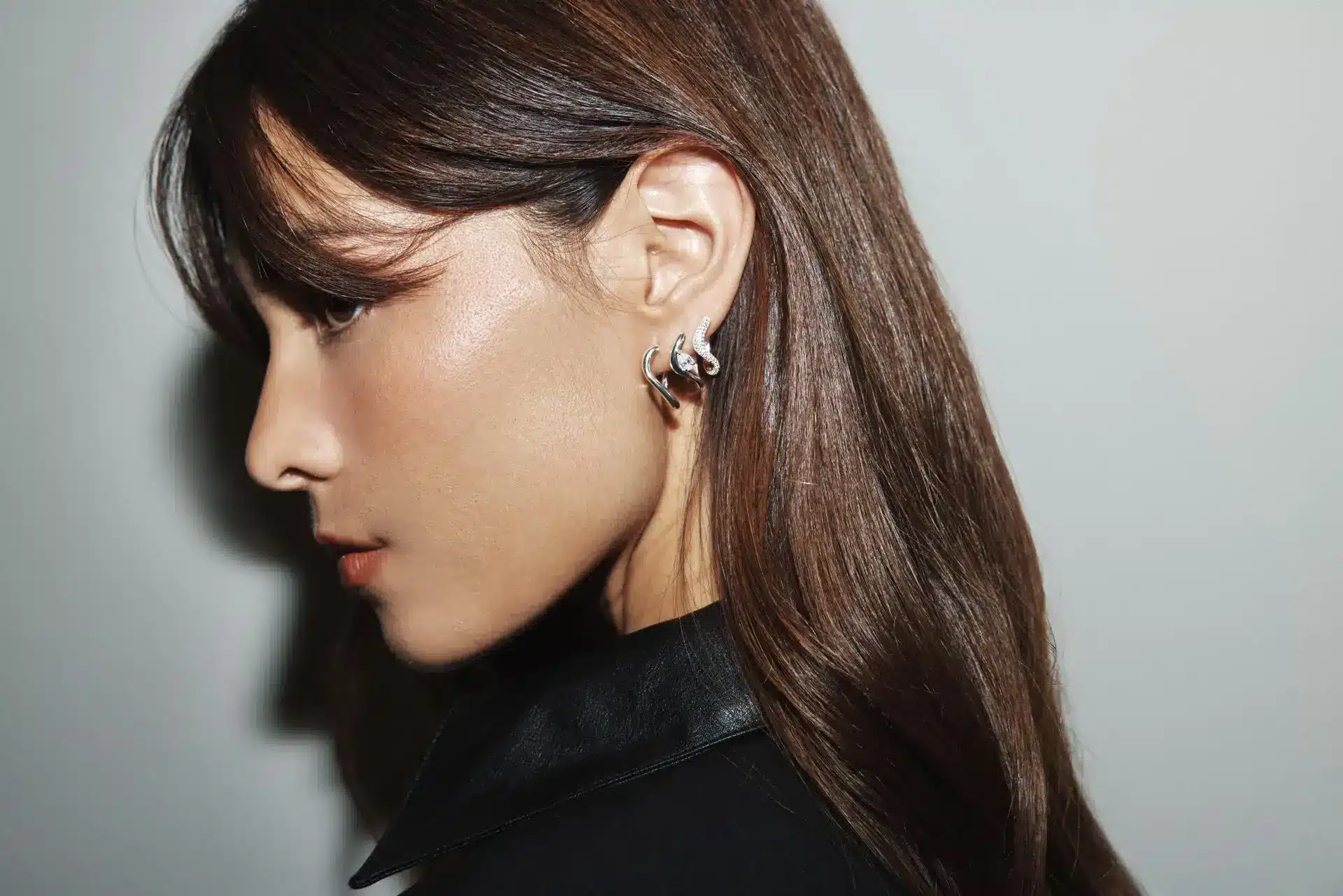 Thomas Sabo Weihnachtskollektion: Midnight Sky, Fluid Elegance und Rebel Steel Geschwungene Ohrringe Fluid Elegance, Thomas Sabo Weihnachten 2026 (Quelle: zvg)