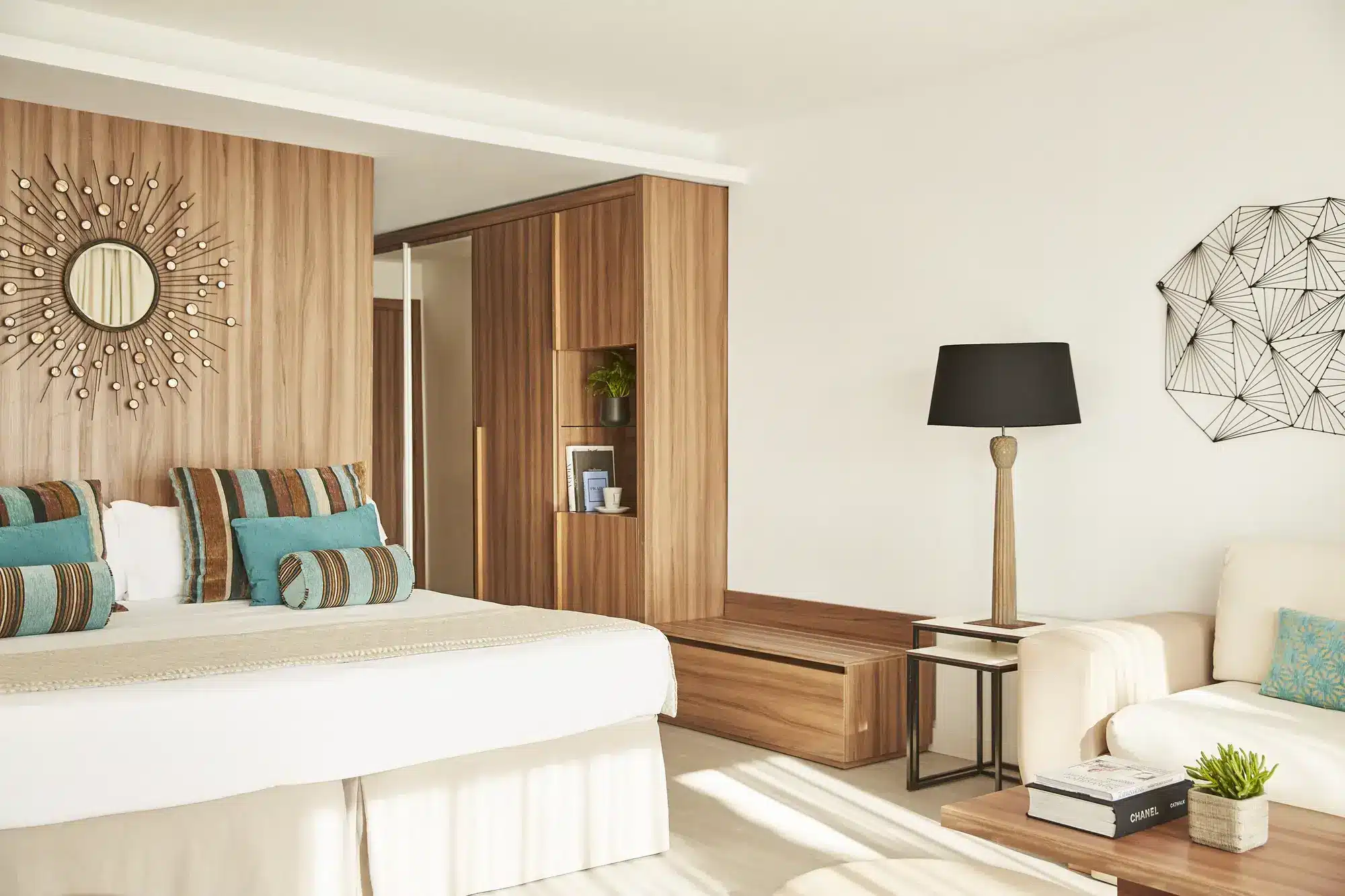 Golfurlaub Mallorca: Zafiro Hotels zwischen Fairway und Mittelmeer Junior Suite mit privatem Pool im Zafiro Palace Alcudia nahe dem Club de Golf Alcanada